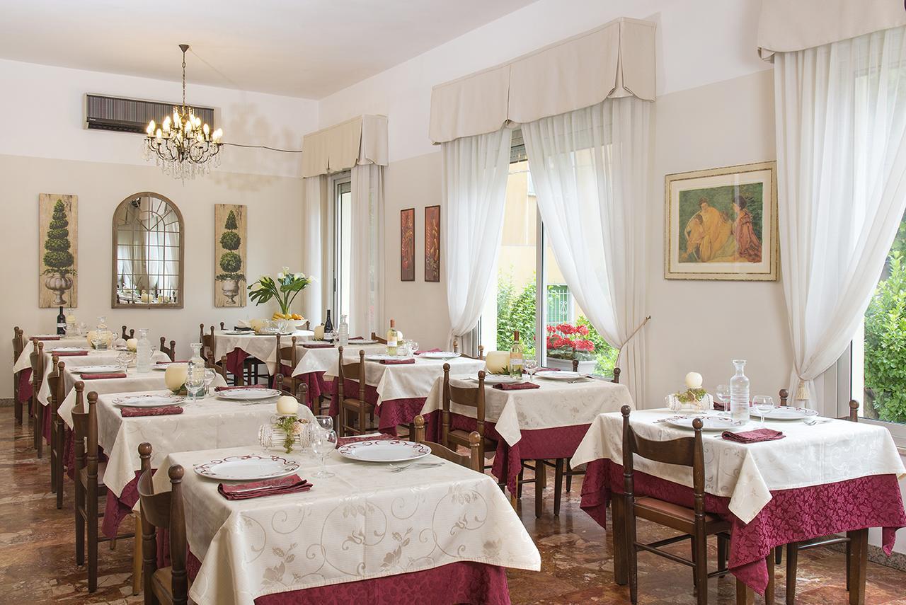 בלריה-איגאה מרינה Hotel Olimpia מראה חיצוני תמונה