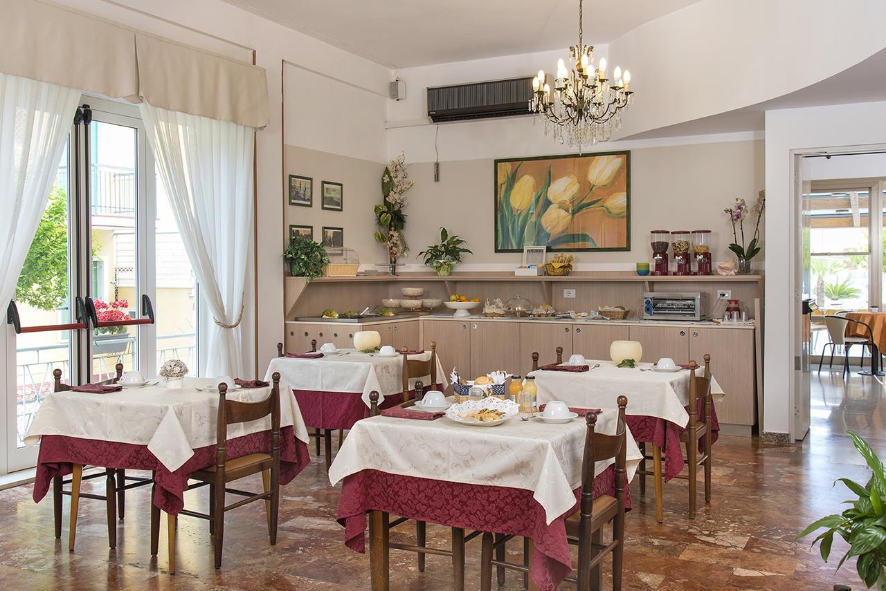 בלריה-איגאה מרינה Hotel Olimpia מראה חיצוני תמונה